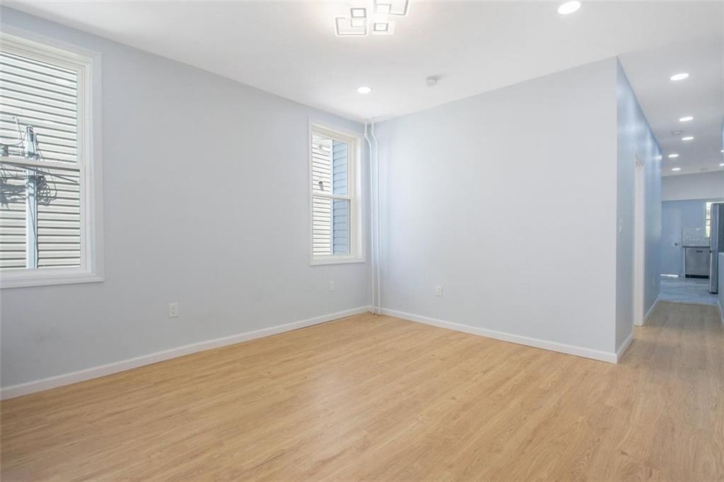 490 Van Duzer Stapleton 10304 New York photo