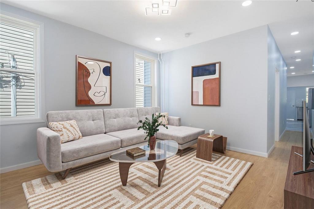 490 Van Duzer Stapleton 10304 New York photo