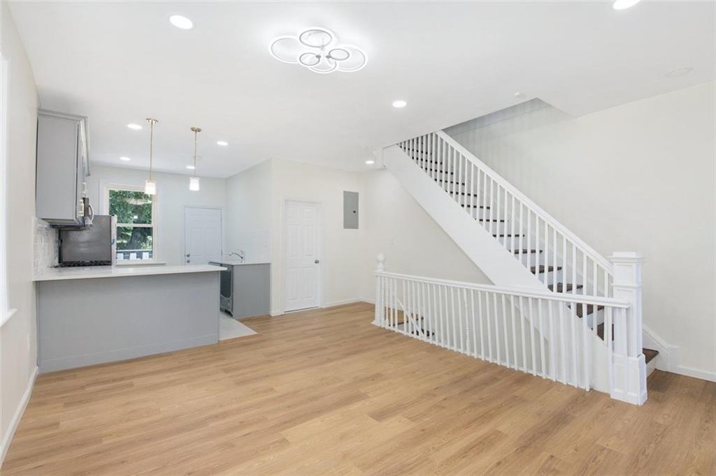 490 Van Duzer Stapleton 10304 New York photo