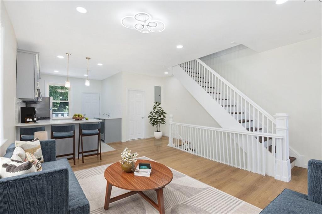 490 Van Duzer Stapleton 10304 New York photo