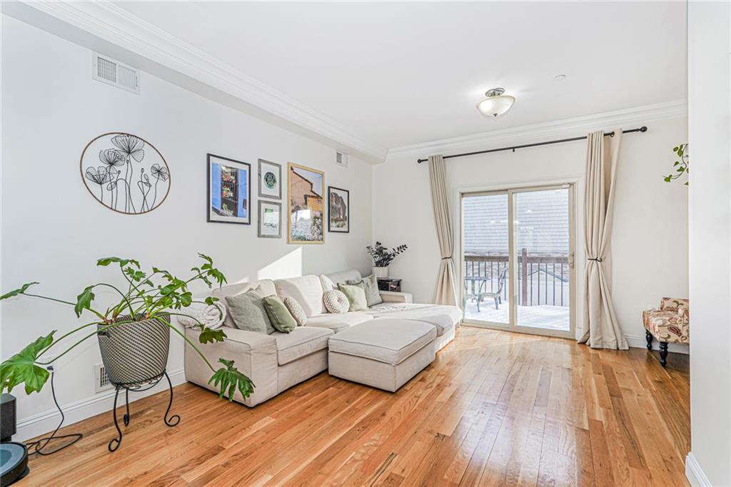 182 Roman Graniteville 10314 New York photo