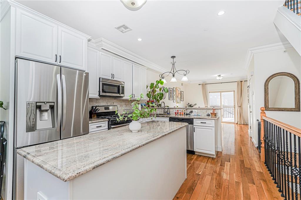 182 Roman Graniteville 10314 New York photo