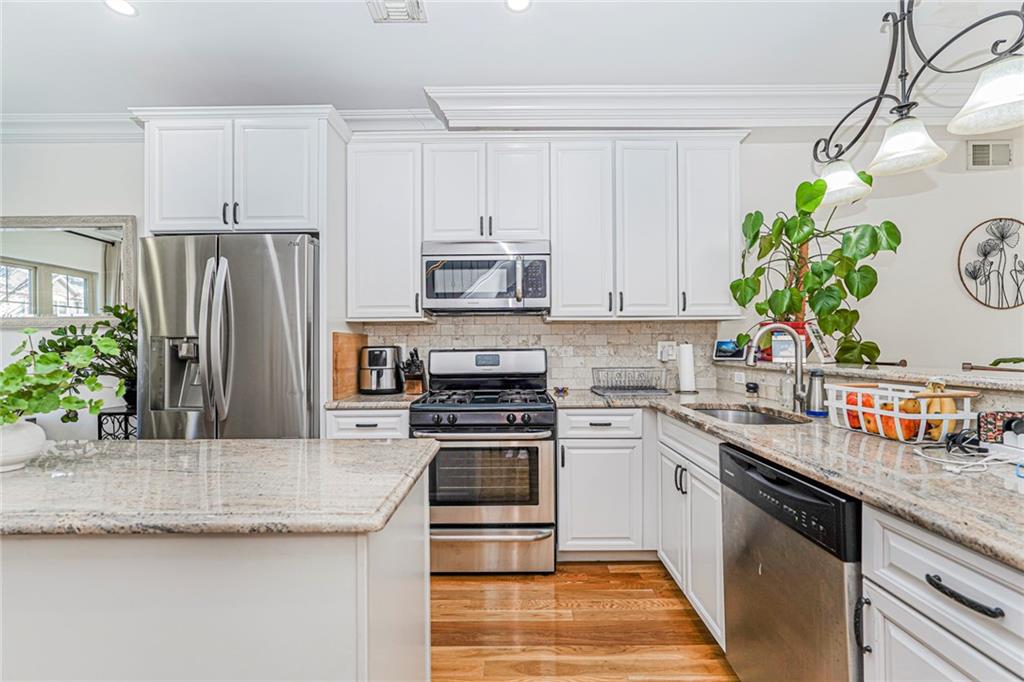 182 Roman Graniteville 10314 New York photo