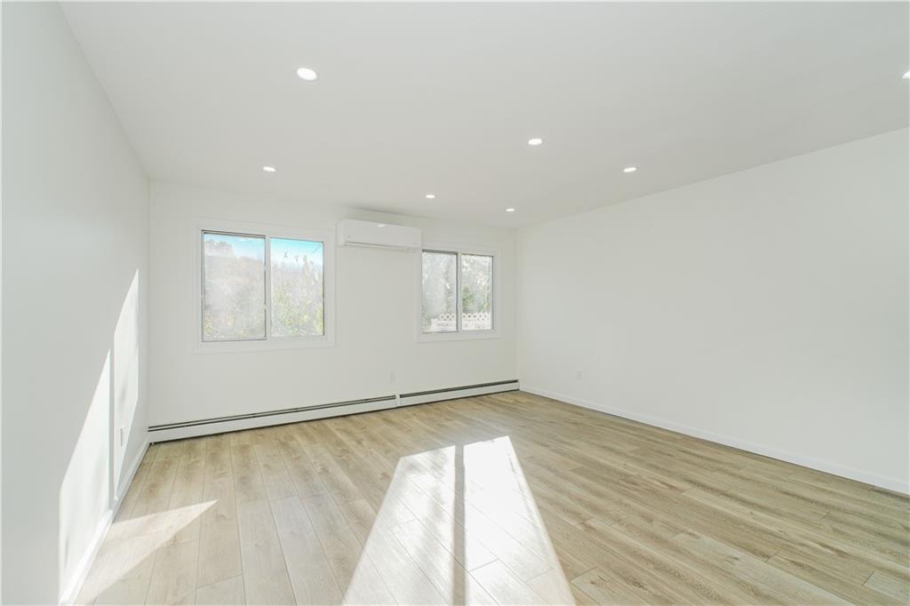 22 Oakville Street Willowbrook 10314 New York photo