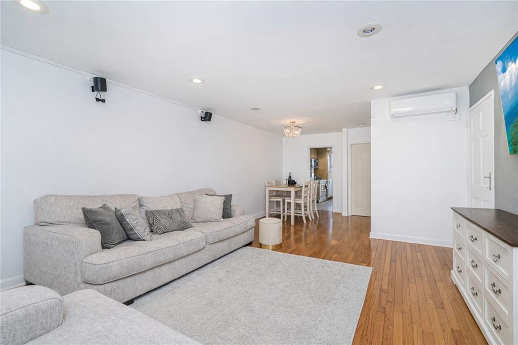 377 Bay 8th Dyker Heights 11228 New York photo