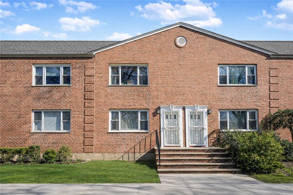 https://benbayrealty.s3.amazonaws.com/brooklynmls/499998/PhotoMar24202640432PMjpg