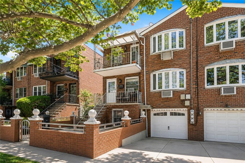 https://benbayrealty.s3.amazonaws.com/brooklynmls/500922/PhotoJun12202693053PMjpg