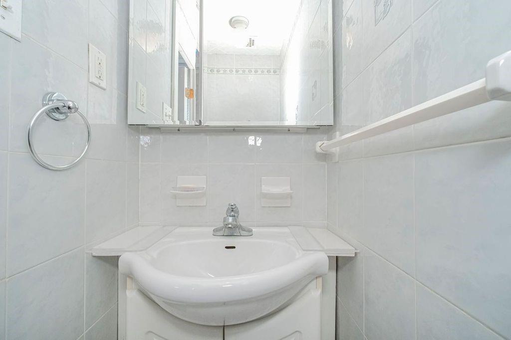6623 Ovington Bensonhurst 11204 New York photo