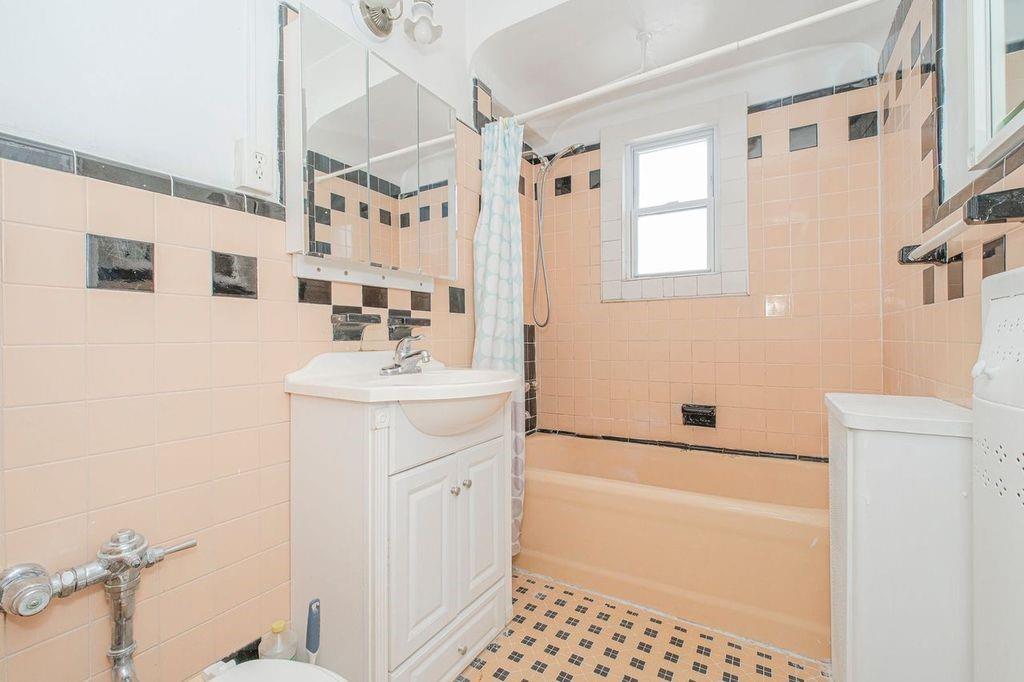 6623 Ovington Bensonhurst 11204 New York photo