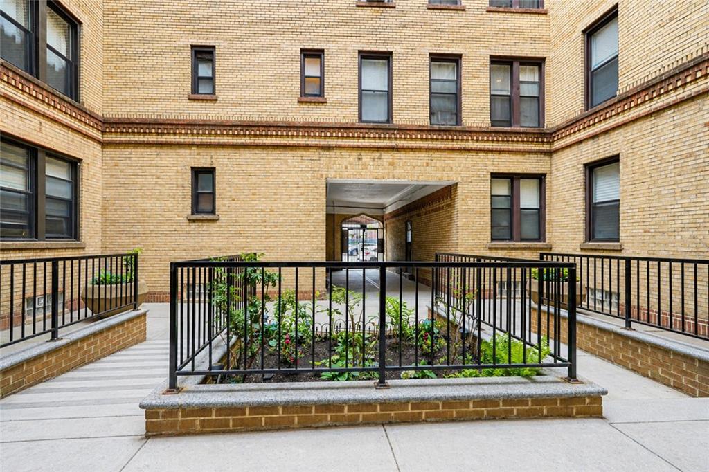 7609 4th Bay Ridge 11209 New York photo