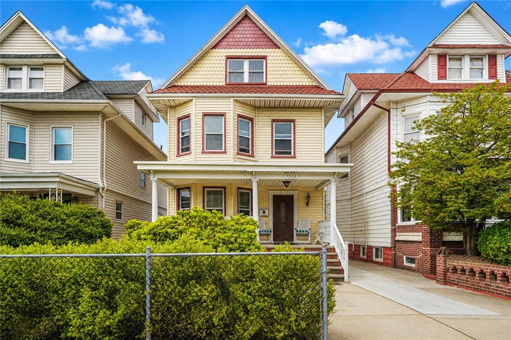 https://benbayrealty.s3.amazonaws.com/brooklynmls/501392/PhotoMay062026115748AMJPG