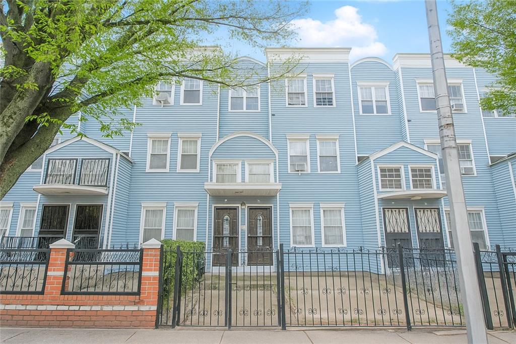 https://benbayrealty.s3.amazonaws.com/brooklynmls/501637/1jpg