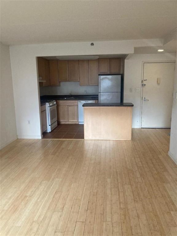 837 Washington Melrose 10451 New York photo