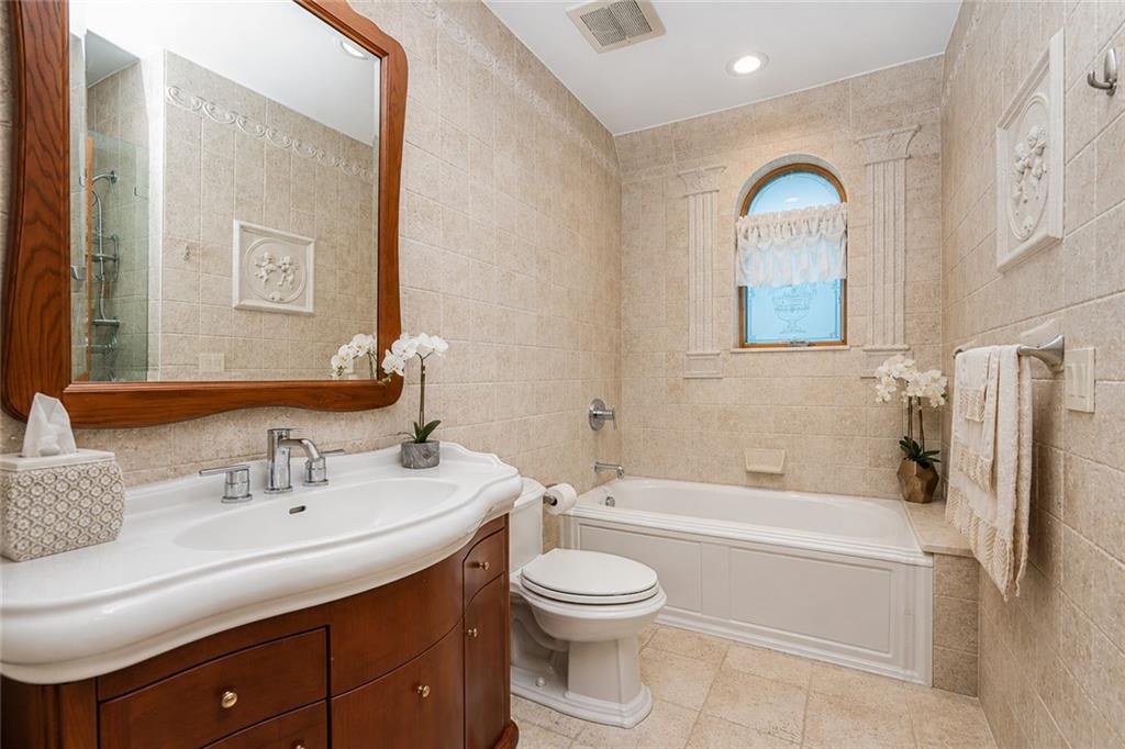 1026 83rd Dyker Heights 11228 New York photo