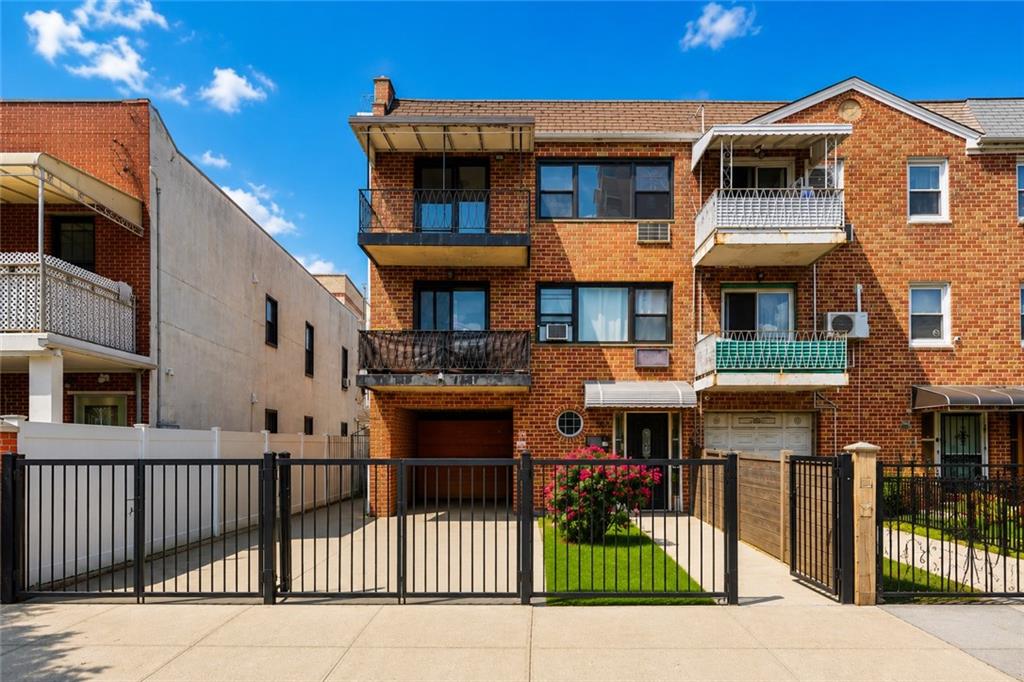 https://benbayrealty.s3.amazonaws.com/brooklynmls/501881/PhotoMay28202610532PMJPG