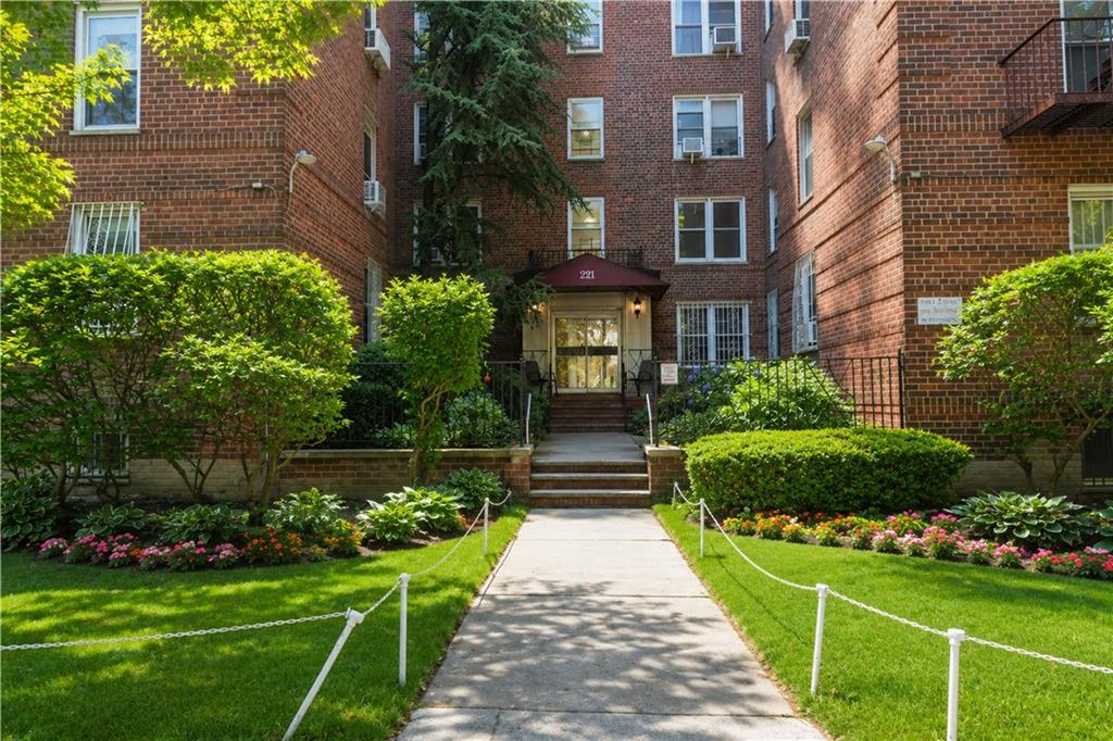 221 McDonald Windsor Terrace 11218 New York photo