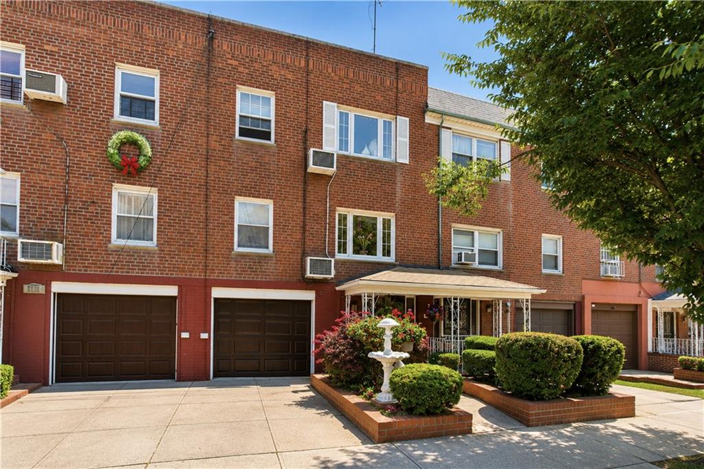 https://benbayrealty.s3.amazonaws.com/brooklynmls/502433/PhotoJun17202612758PMjpg