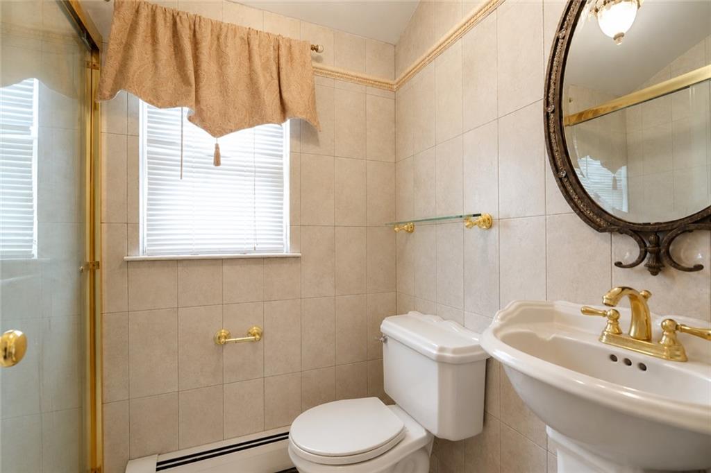 61 Lion Tottenville 10307 New York photo