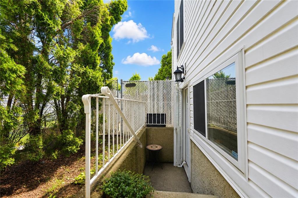 61 Lion Tottenville 10307 New York photo