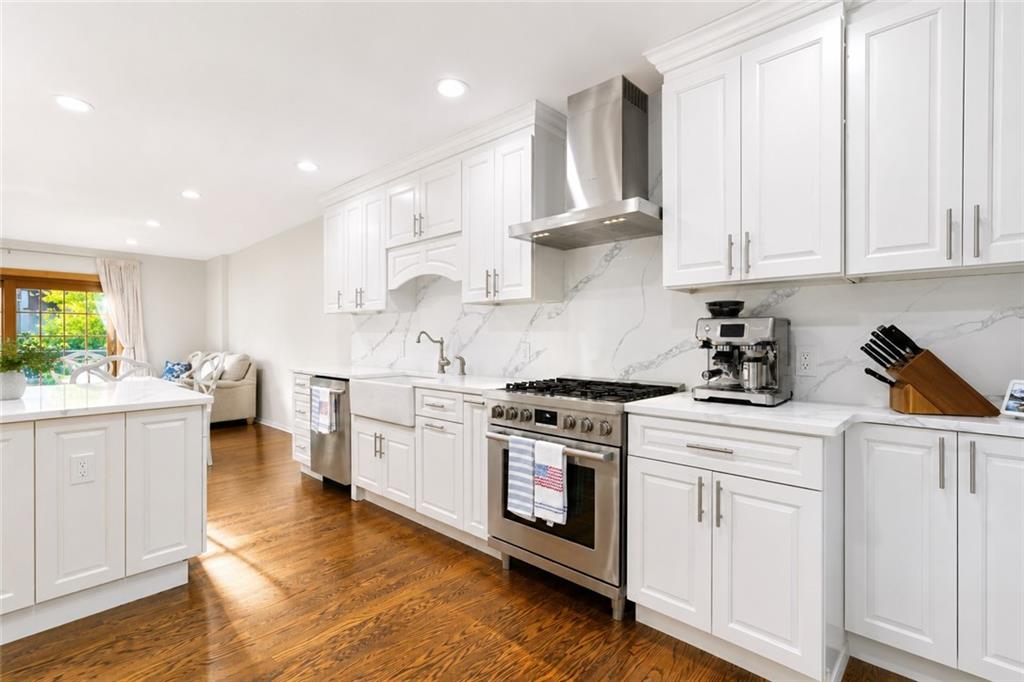 67 Claradon Grasmere 10305 New York photo