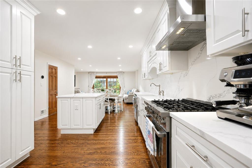 67 Claradon Grasmere 10305 New York photo