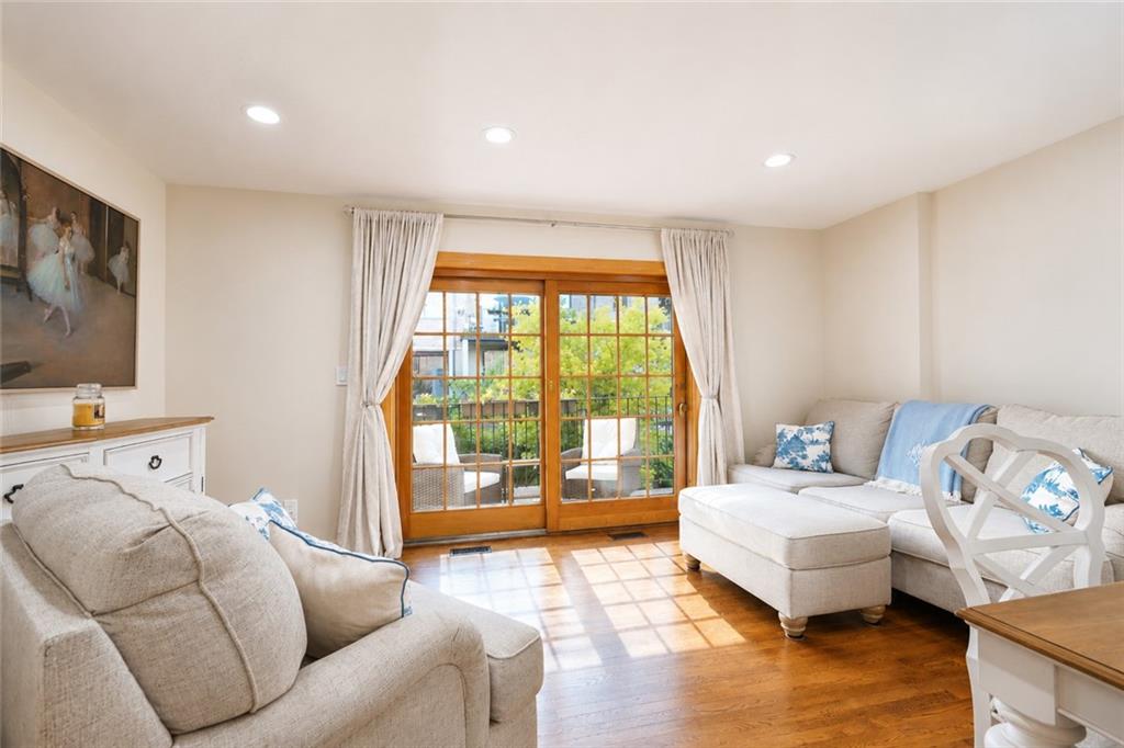 67 Claradon Grasmere 10305 New York photo