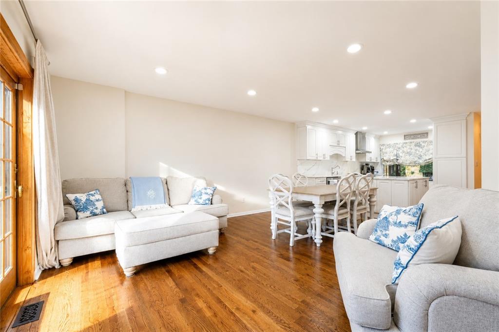 67 Claradon Grasmere 10305 New York photo