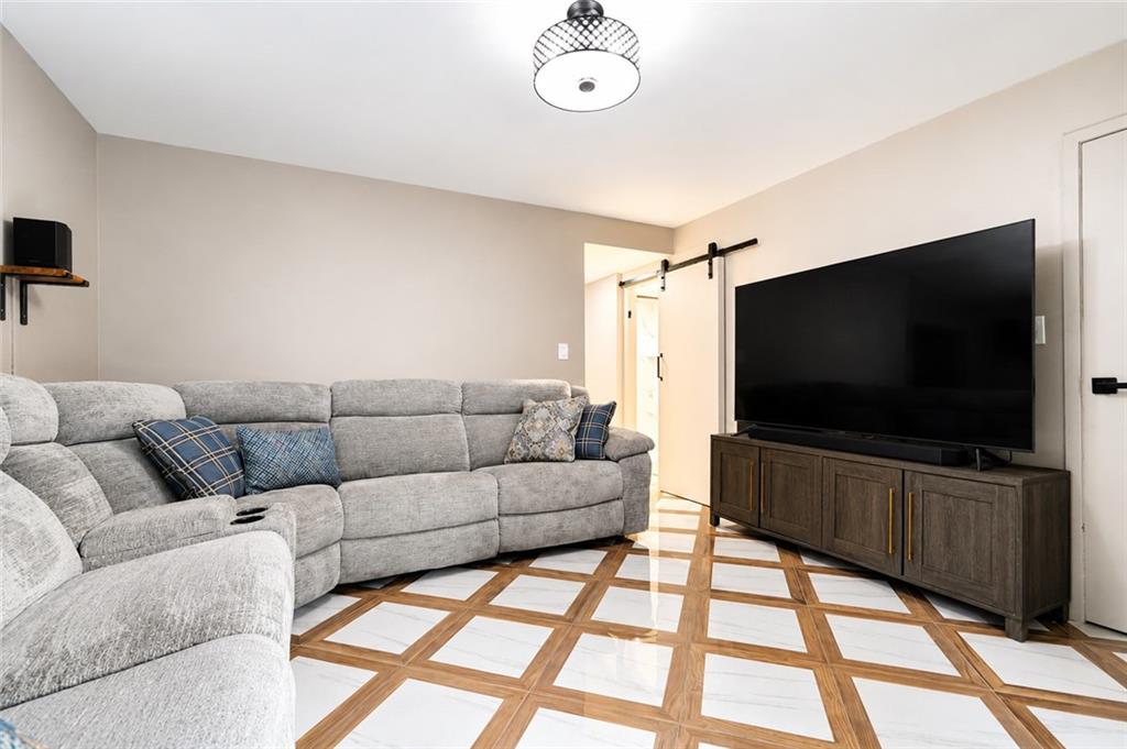 67 Claradon Grasmere 10305 New York photo