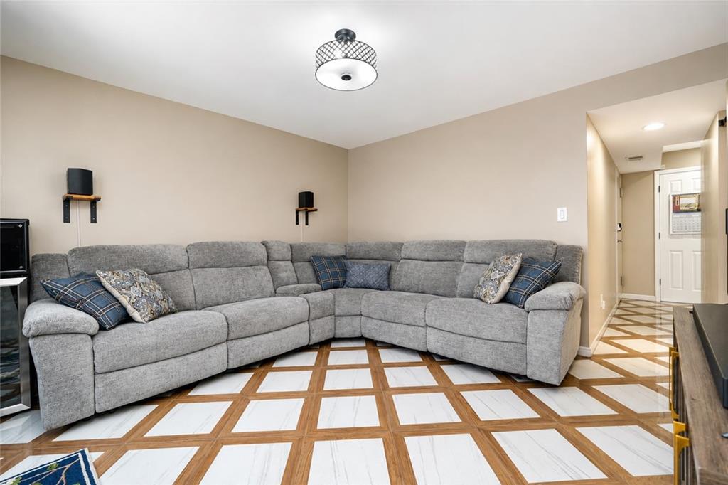 67 Claradon Grasmere 10305 New York photo