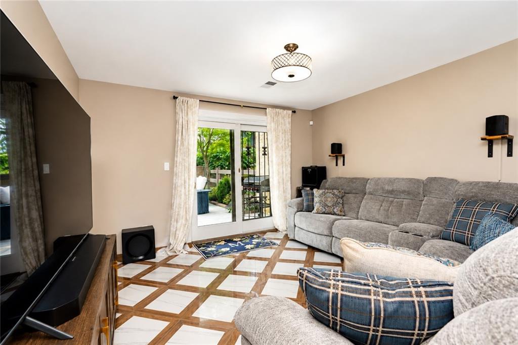 67 Claradon Grasmere 10305 New York photo