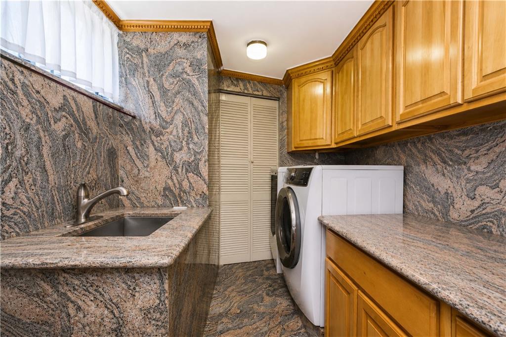 4293 Richmond Eltingville 10312 New York photo