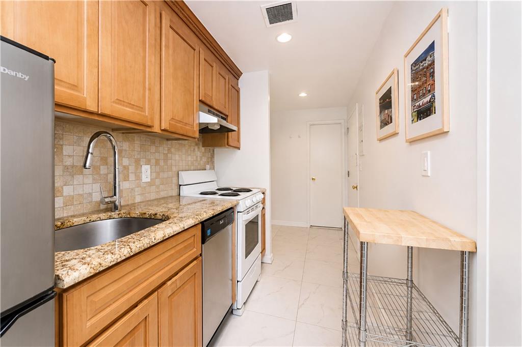 191 73rd Bay Ridge 11209 New York photo