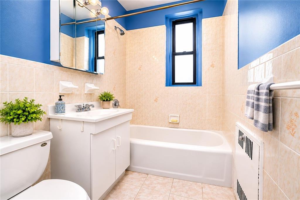 9437 Shore Bay Ridge 11209 New York photo