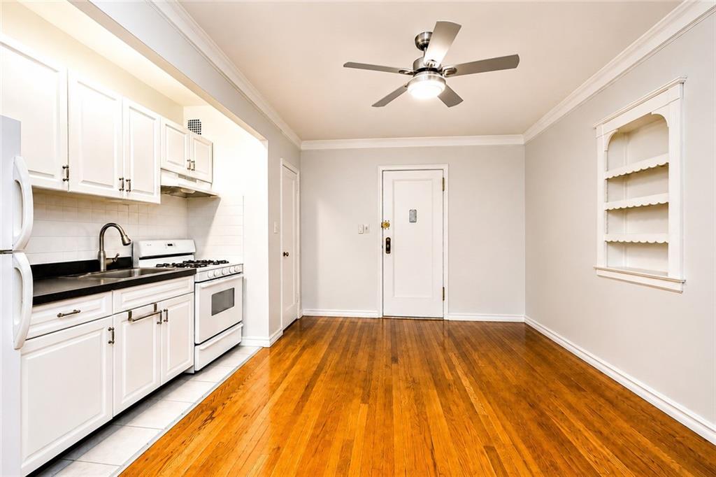 9437 Shore Bay Ridge 11209 New York photo
