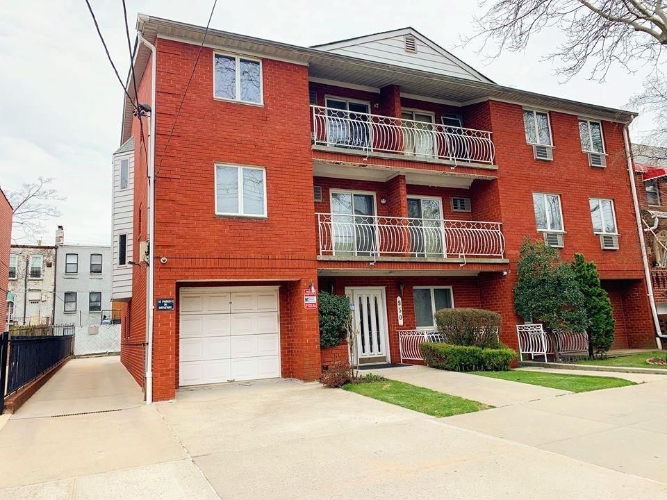 https://benbayrealty.s3.amazonaws.com/brooklynmls/504717/1jpg