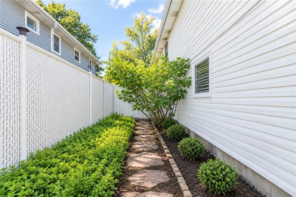 84 Augusta Eltingville 10312 New York photo