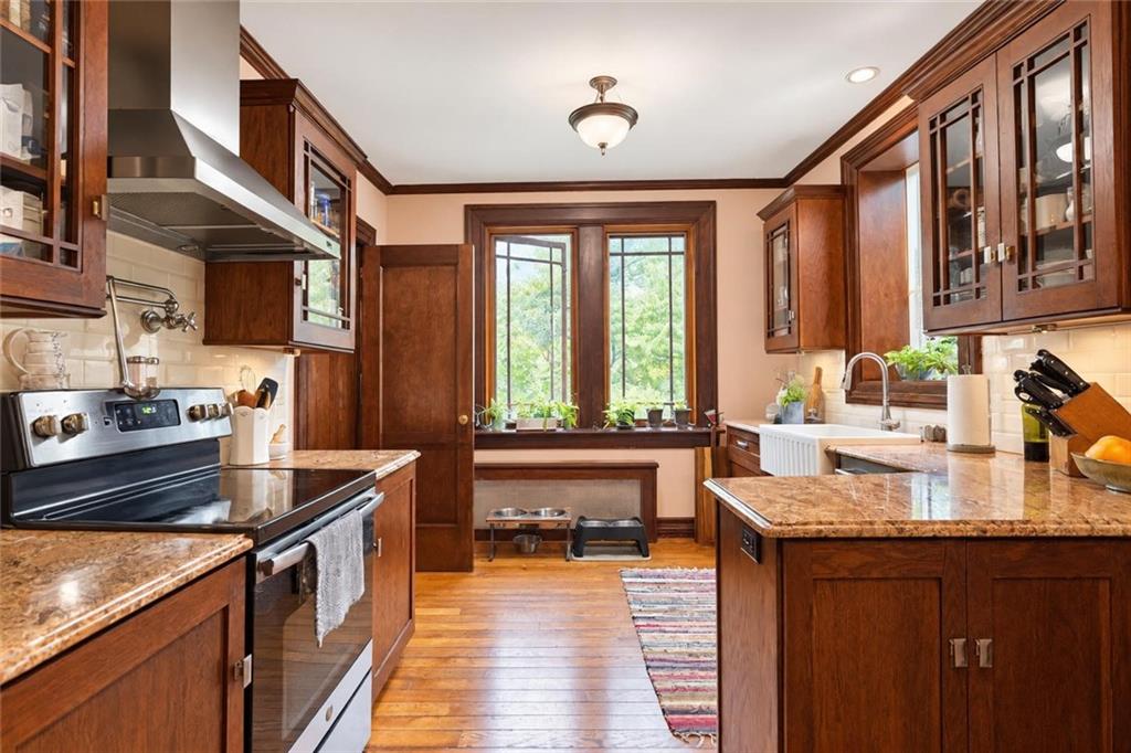 231 Douglas Emerson Hill 10304 New York photo