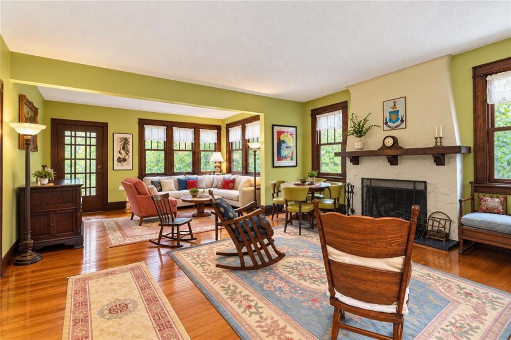 231 Douglas Emerson Hill 10304 New York photo