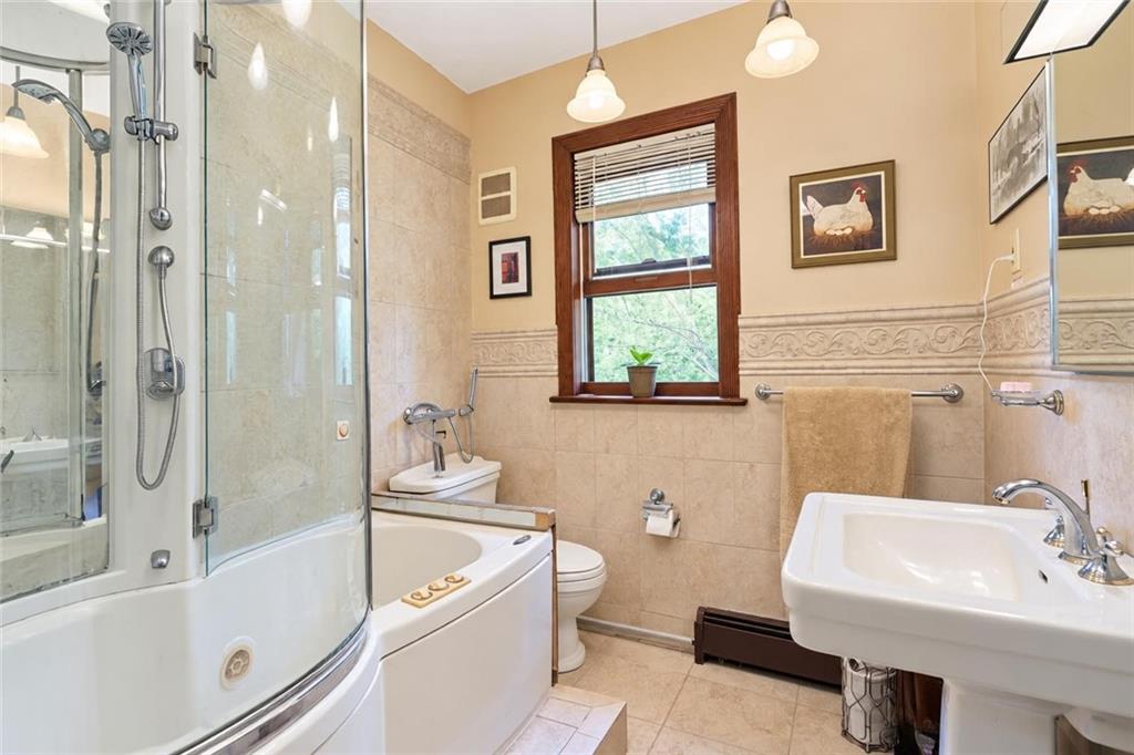 231 Douglas Emerson Hill 10304 New York photo