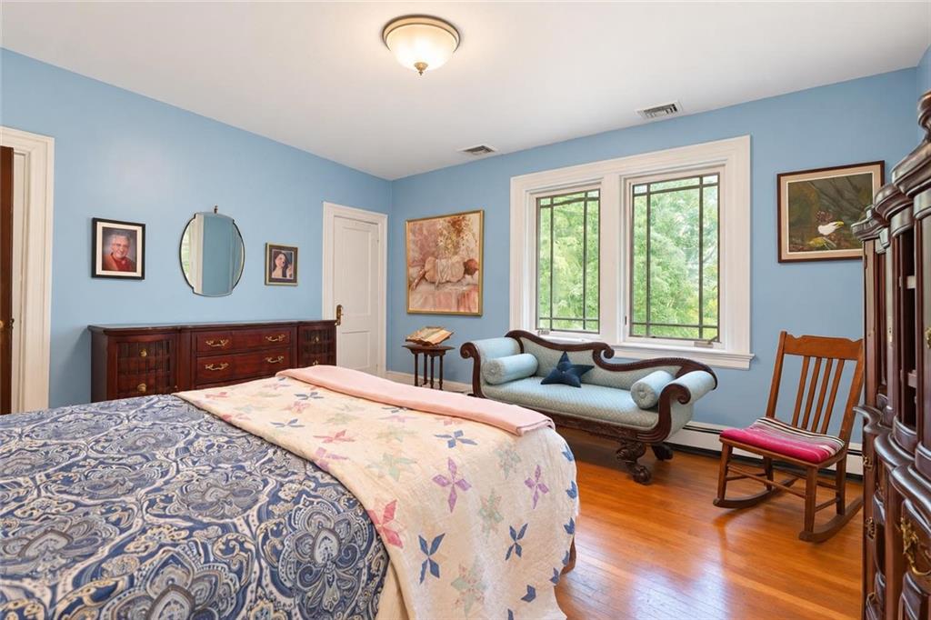 231 Douglas Emerson Hill 10304 New York photo