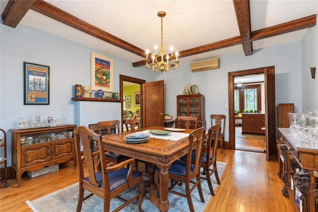 231 Douglas Emerson Hill 10304 New York photo
