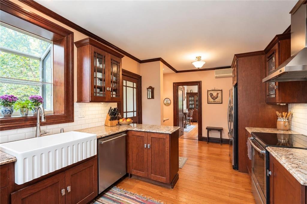 231 Douglas Emerson Hill 10304 New York photo
