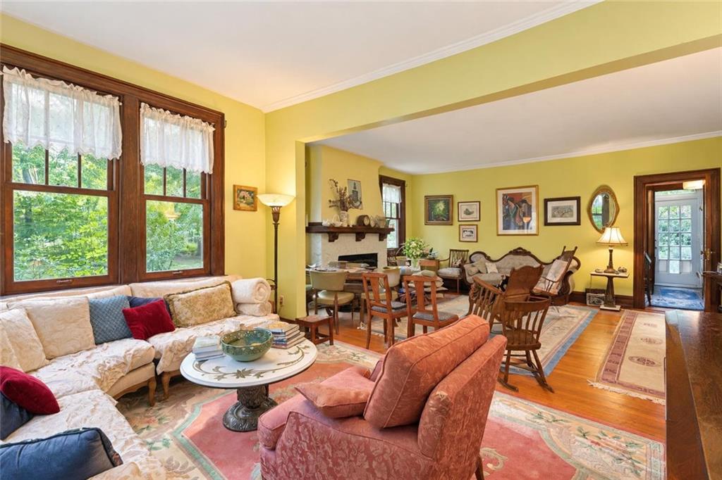 231 Douglas Emerson Hill 10304 New York photo