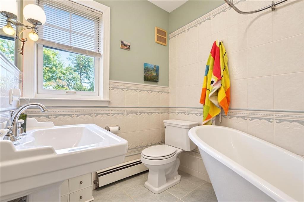 231 Douglas Emerson Hill 10304 New York photo