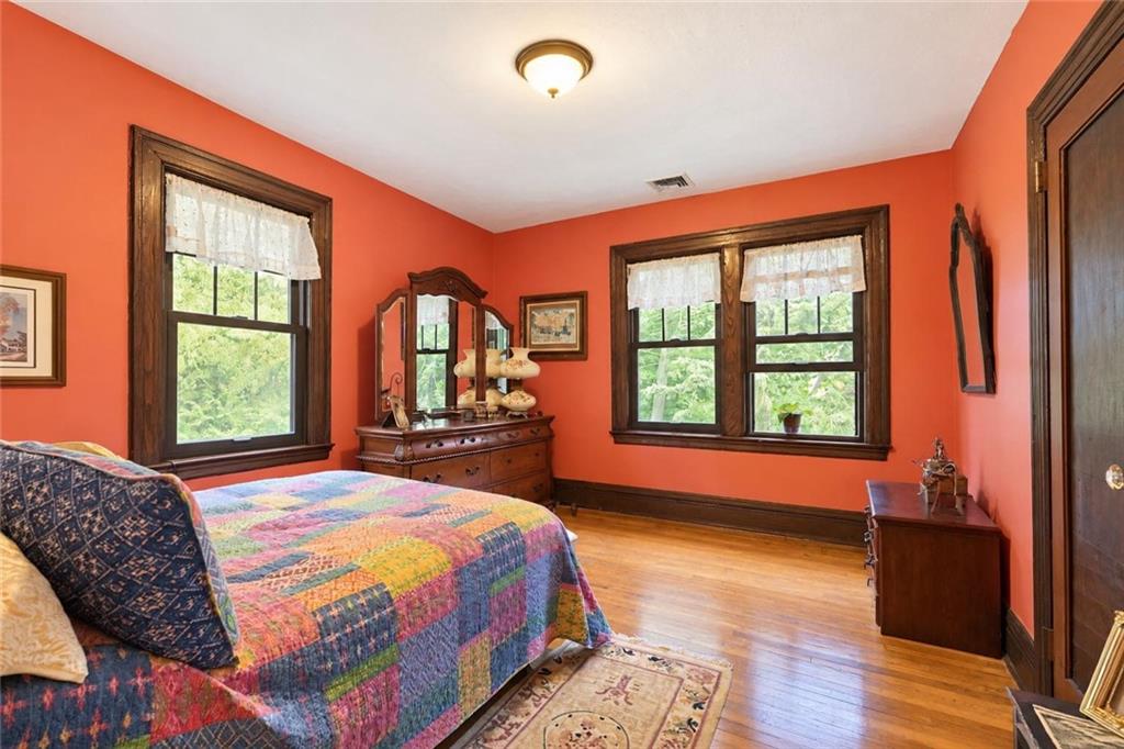 231 Douglas Emerson Hill 10304 New York photo