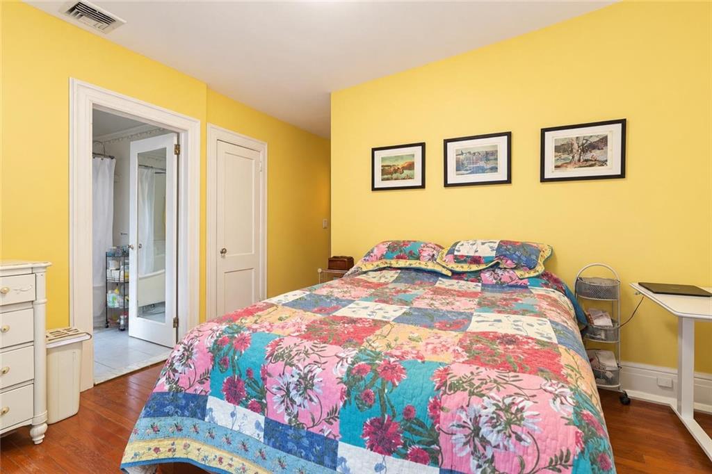 231 Douglas Emerson Hill 10304 New York photo