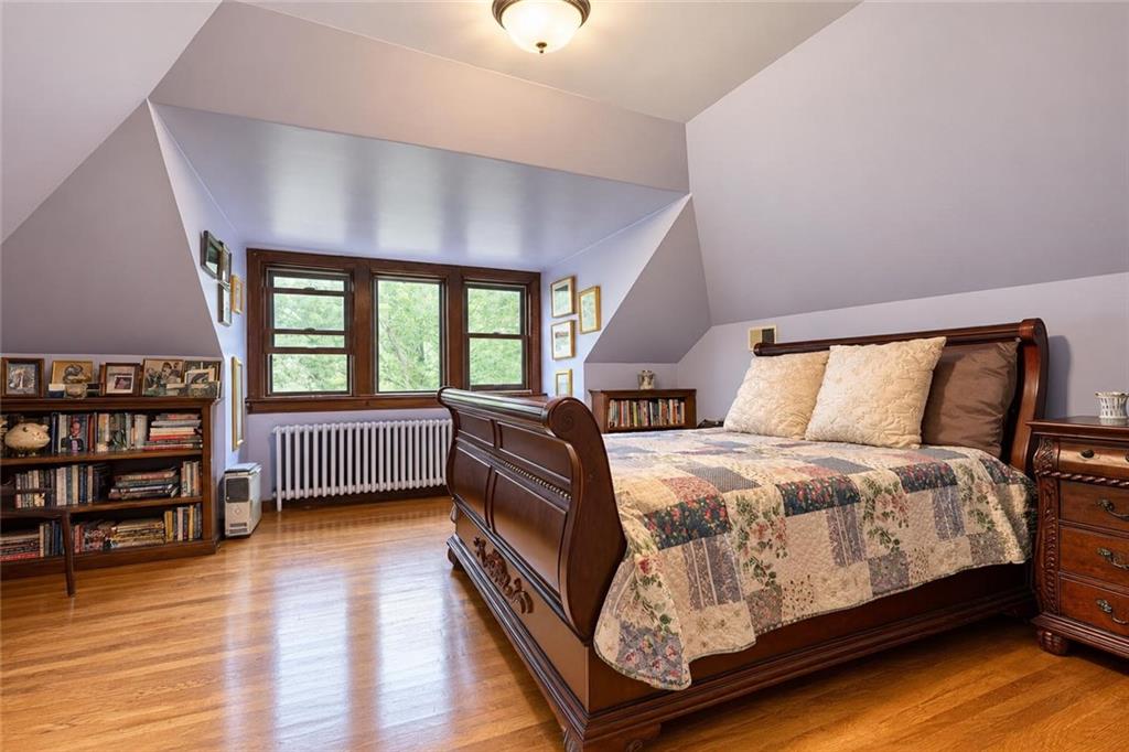 231 Douglas Emerson Hill 10304 New York photo