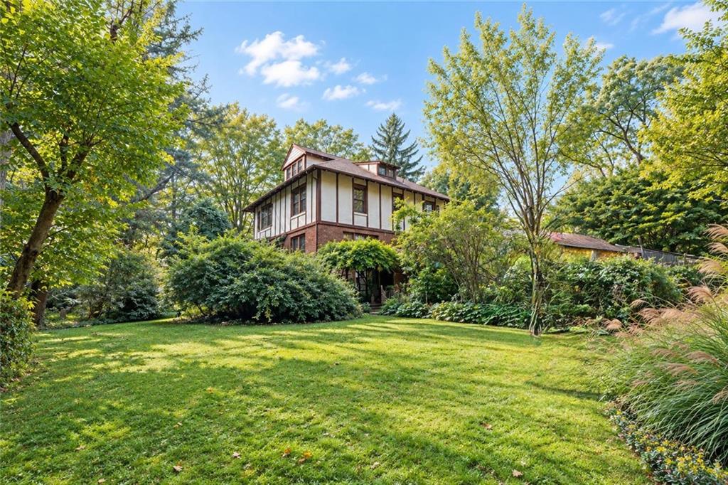 231 Douglas Emerson Hill 10304 New York photo