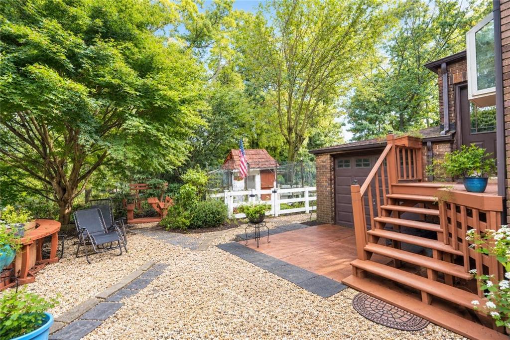 231 Douglas Emerson Hill 10304 New York photo