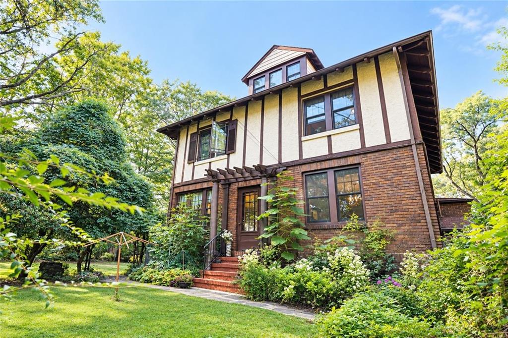 231 Douglas Emerson Hill 10304 New York photo